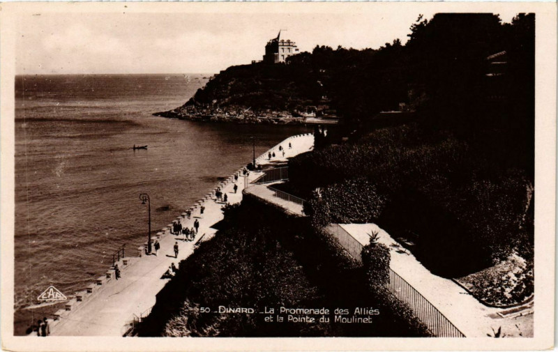 Carte postale ancienne Dinard- La Promenade des Allies et la Pointe du Moulinet France à Dinard
