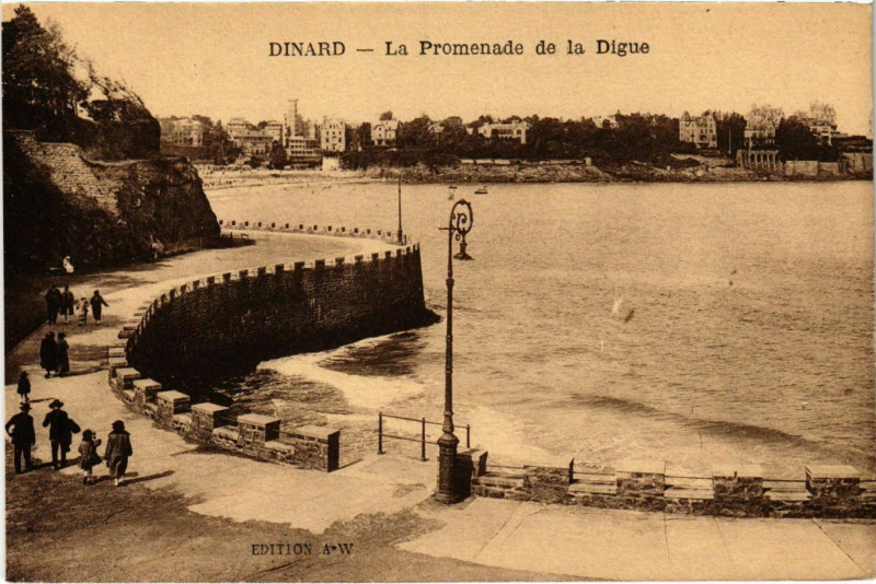 Carte postale ancienne Dinard- La Promenade de la Digue France à Dinard