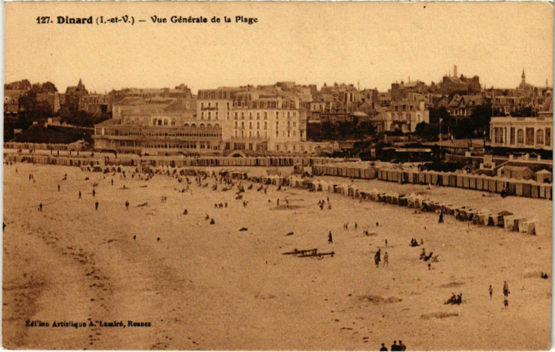 Carte postale ancienne Dinard- Vue generale de la plage France à Dinard