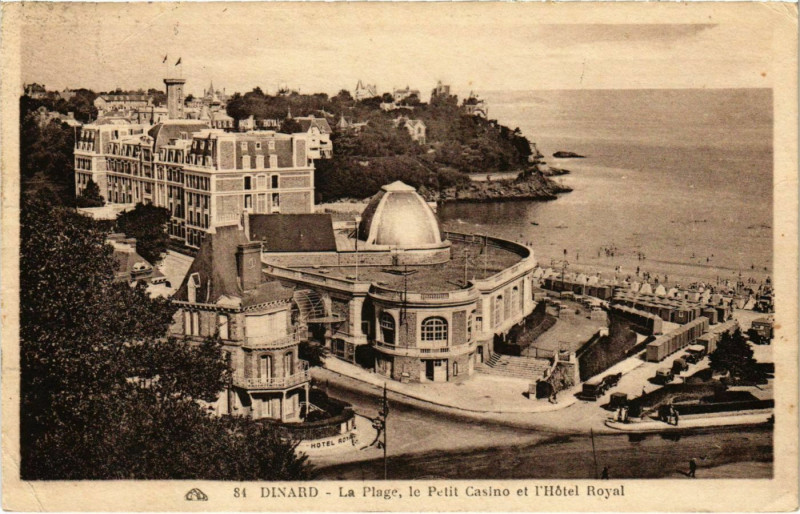 Carte postale ancienne Dinard- La Plage,le Petit Casino,Hotel Royal France à Dinard
