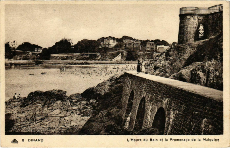 Carte postale ancienne Dinard- Heure du Bain et la Promenade de la Malouine France à Dinard