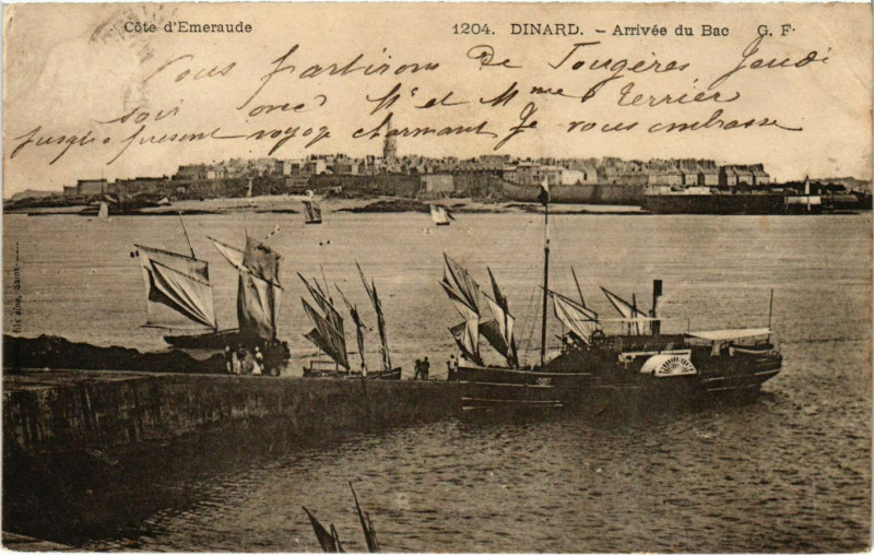 Carte postale ancienne Dinard- Arrivee du Bac France à Dinard