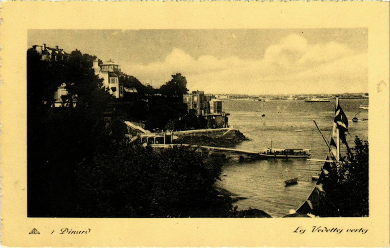 Carte postale ancienne Dinard- Les Vedettes vertes France à Dinard
