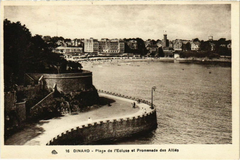 Carte postale ancienne Dinard- Plage de l'Ecluse et Promenade des Allies France à Dinard