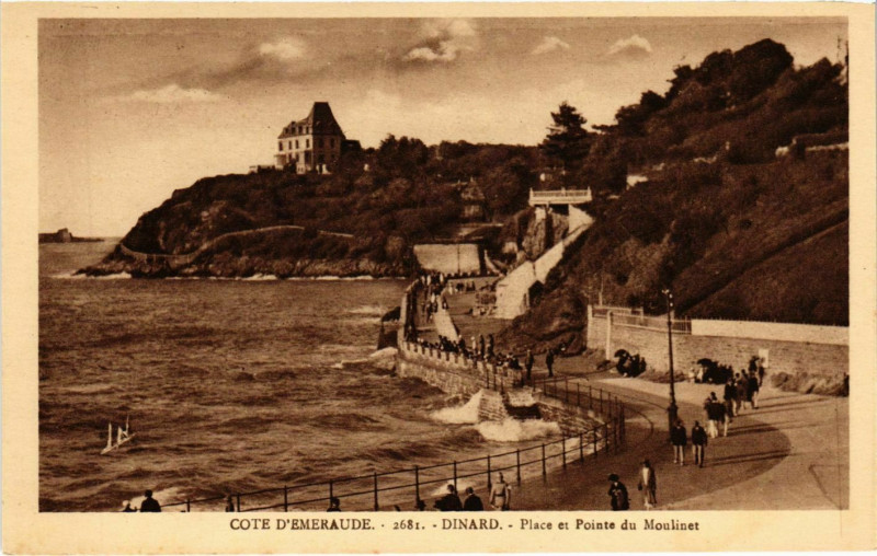 Carte postale ancienne Dinard- Place et Pointe du Moulinet France à Dinard