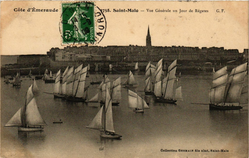 Carte postale ancienne Saint-Malo - Vue Générale un Jour de Régates à Saint-Malo