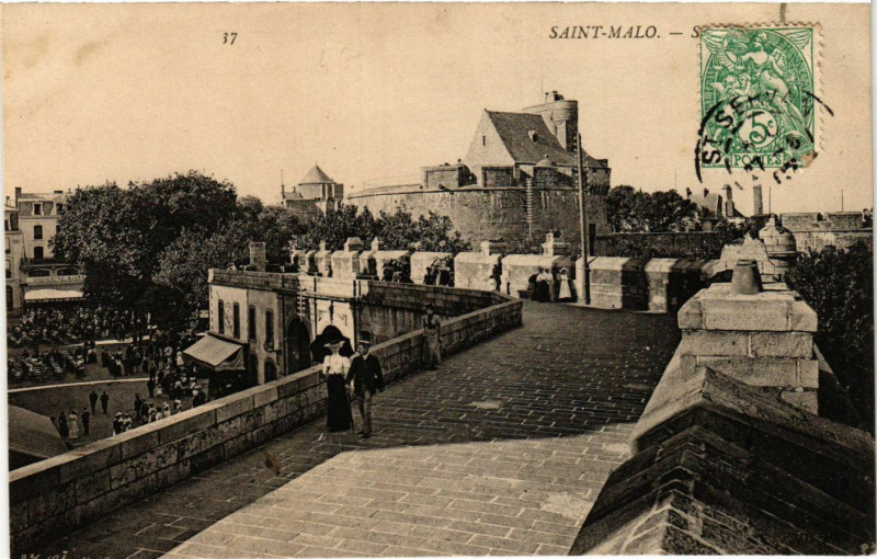Carte postale ancienne Saint-Malo à Saint-Malo