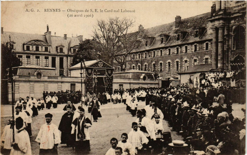 Carte postale ancienne Rennes - Obséques de S.E. le Cardinal Labouré (26 avril 1906) à Rennes