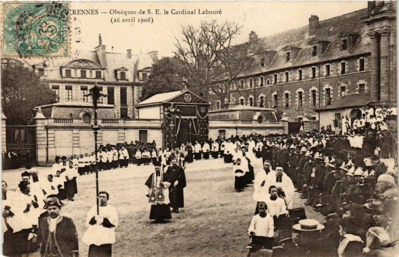 Carte postale ancienne Rennes - Obséques de S.E le Cardinal Labouré (26 avril 1906) à Rennes