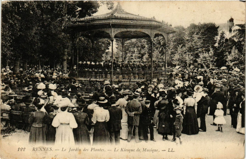 Carte postale ancienne Rennes - Le Jardin des Plantes - Le Kiosque de Musique à Rennes