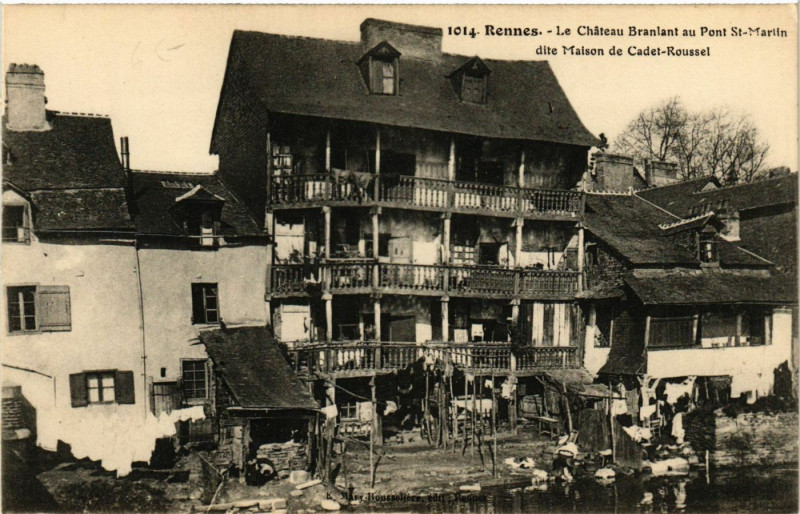 Carte postale ancienne Rennes - Le Chateau Branlant au Pont-Saint-Martin dite Maison de à Rennes