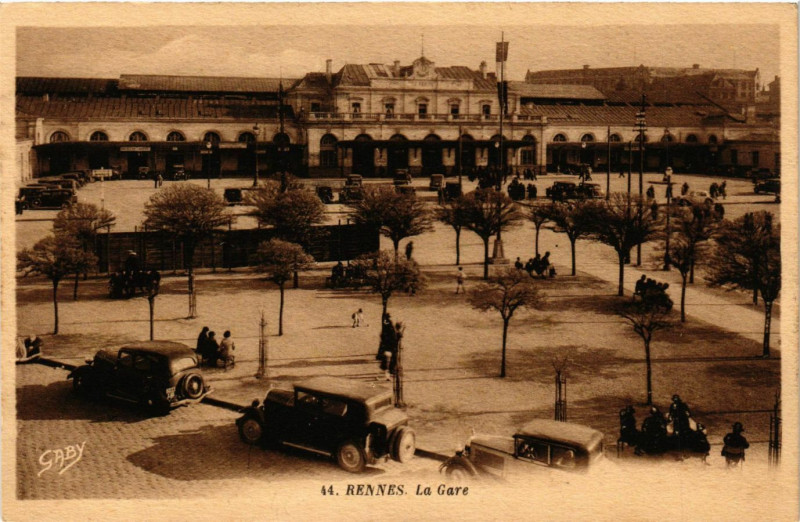 Carte postale ancienne Rennes - La Gare à Rennes