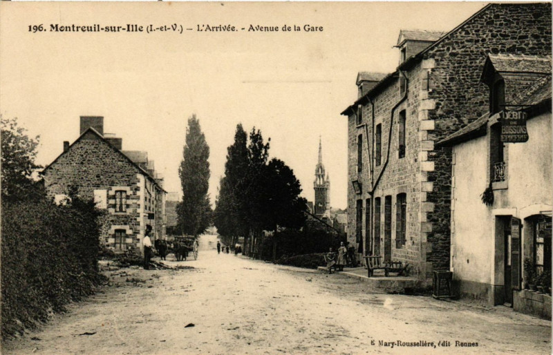 Carte postale ancienne Montreuil-sur-Ille (I.-et-V.) - L'Arrivée - Avenue de la Gare à Montreuil-sur-Ille