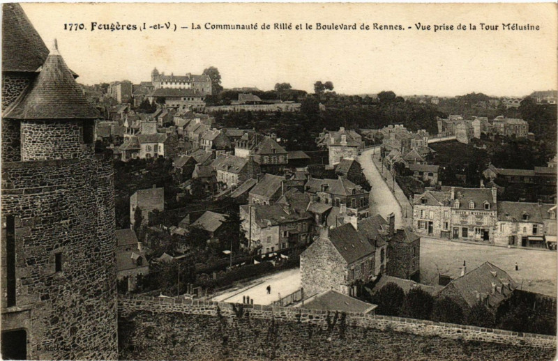 Carte postale ancienne Fougeres (I.-et-V.) - La Communauté de Rillé et le Boulevard de à Fougères