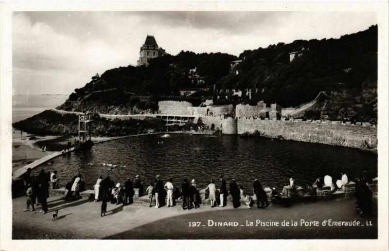 Carte postale ancienne Dinard - La Piscine de la Porte d'Emeraude à Dinard
