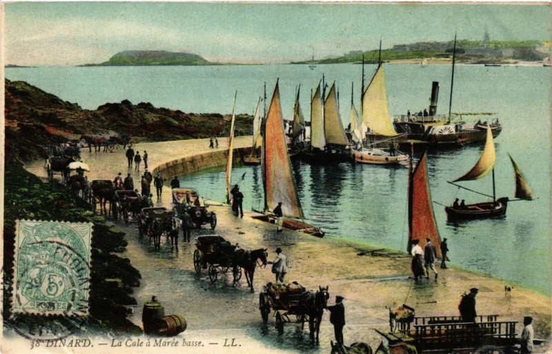Carte postale ancienne Dinard - La Cale a Marée basse à Dinard