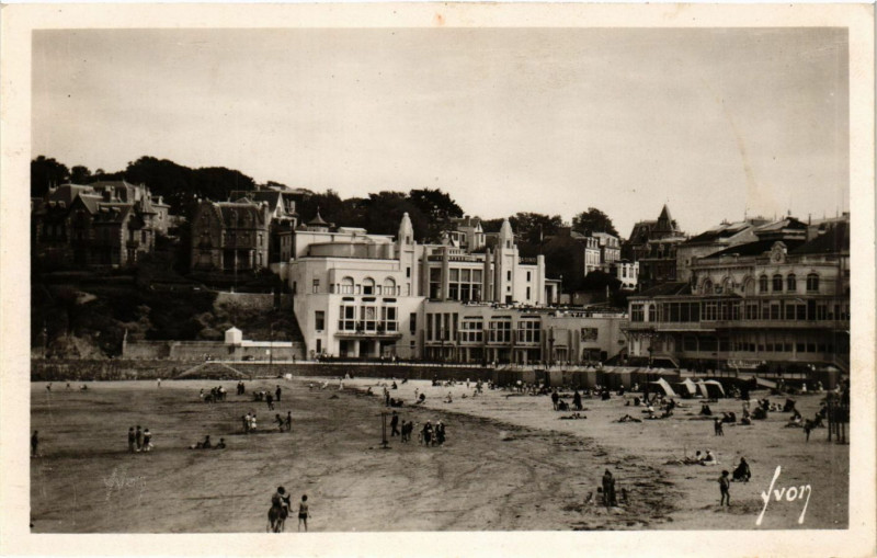 Carte postale ancienne Dinard (Ile-et-Vilaine) - La Plage et le Casino à Dinard