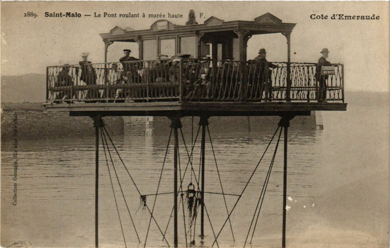 Carte postale ancienne Coté du d'Emeraude - Saint-Malo - Le Pont roulant a marée haute à Saint-Malo