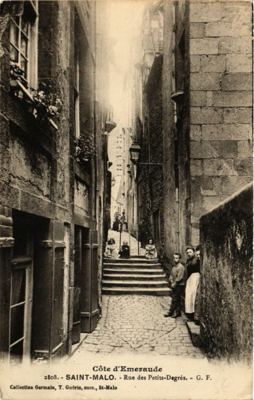 Carte postale ancienne Cote d'Emeraude - Saint-Malo - Rue des Petits-Degrés à Saint-Malo