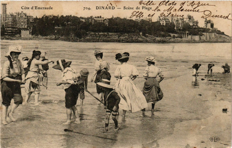 Carte postale ancienne Cote d'Emeraude - Dinard - Scéne de Plage à Dinard