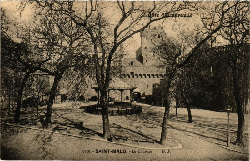 Carte postale ancienne Saint-Malo - Le Chateau à Saint-Malo