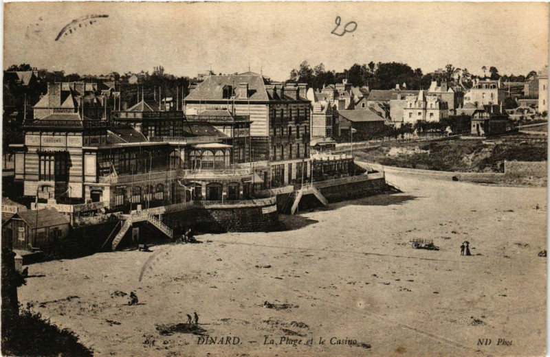 Carte postale ancienne Dinard - La Plage et le Casino à Dinard