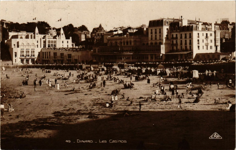 Carte postale ancienne Dinard - Les Casinos à Dinard