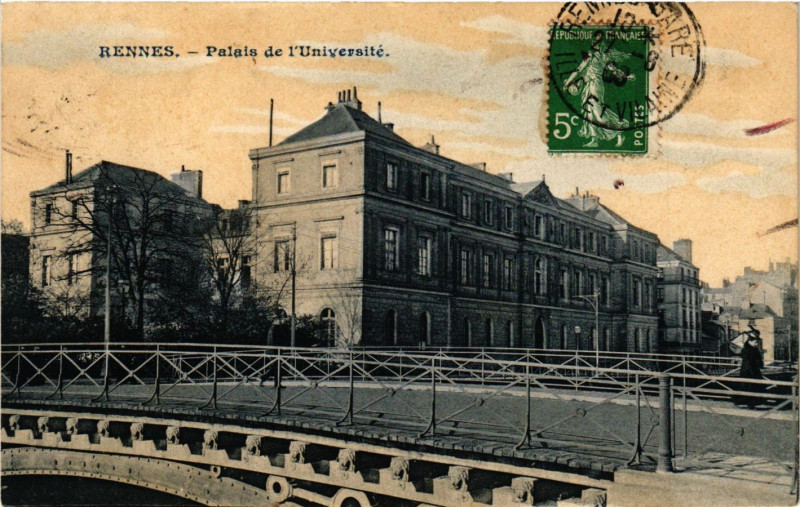 Carte postale ancienne Rennes - Place de l'Université à Rennes