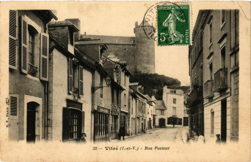 Carte postale ancienne Vitre (I.-et-V.) - Rue Pasteur à Vitré