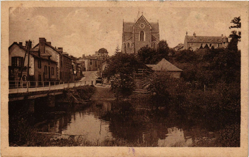 Carte postale ancienne Betton (I.-et-V.) - Vue d'ensemble prise du Pont de la riviere à Betton