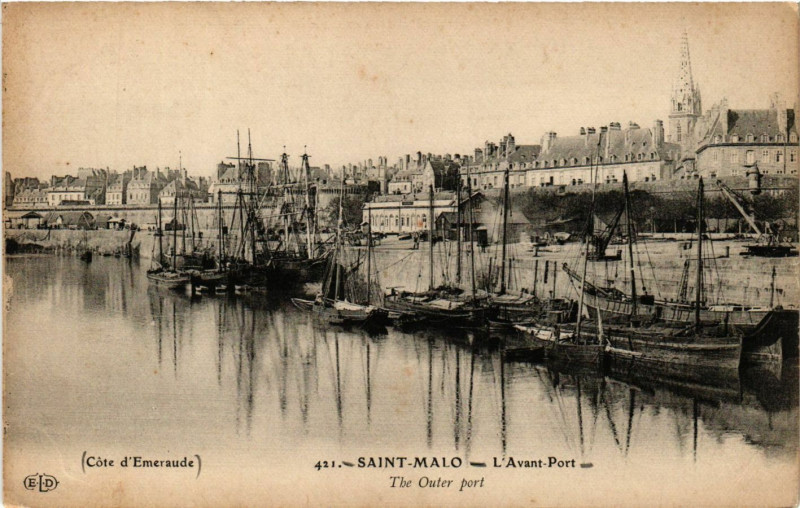 Carte postale ancienne Cote - d'Emeraude - Saint-Malo - L'Avant-Port à Saint-Malo