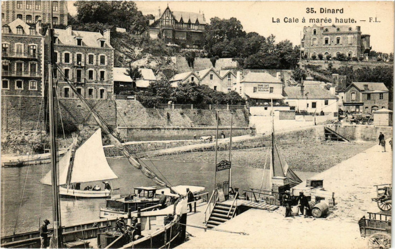 Carte postale ancienne Dinard - La Cale a marée haute à Dinard