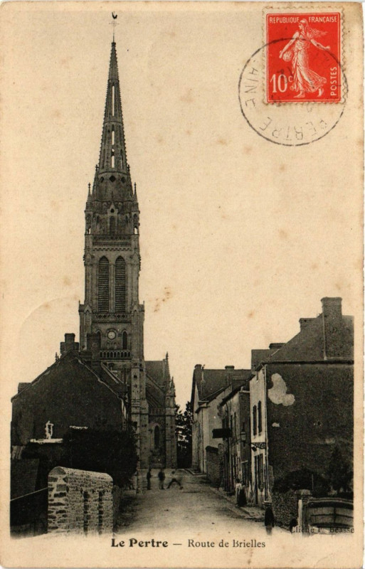 Carte postale ancienne Route de Brielles au Pertre
