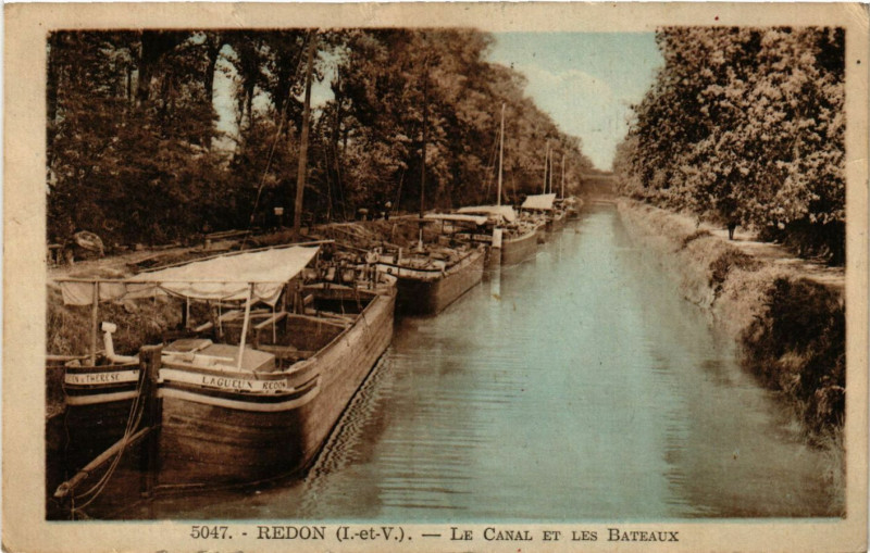 Carte postale ancienne Redon (I.-et-V.) - Le Canal et les Bateaux à Redon