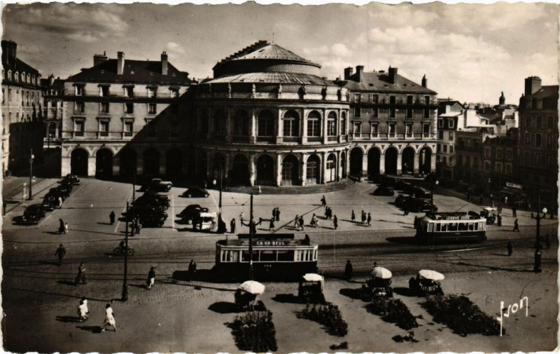 Carte postale ancienne Rennes (Ille-et-Vilaine) - Le Théatre à Rennes