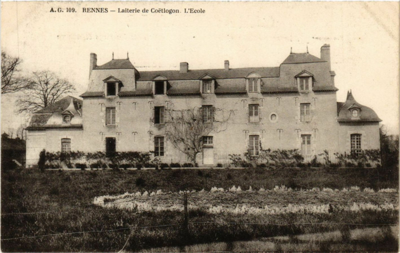 Carte postale ancienne Rennes - Laiterie de Coétlogon - L'Ecole à Rennes