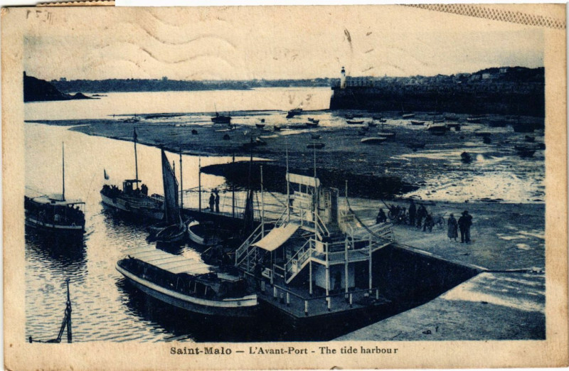 Carte postale ancienne Saint-Malo - L'Avant-Port - The tide harbour à Saint-Malo