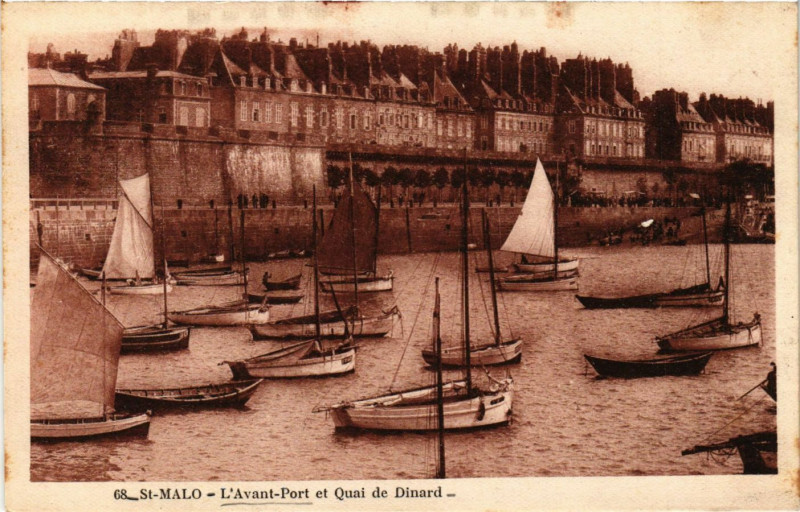 Carte postale ancienne Saint-Malo - L'Avant-Port et Quai de Dinard à Saint-Malo