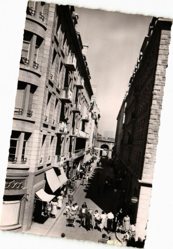 Carte postale ancienne Saint-Malo-Rue Saint-Vincent à Saint-Malo