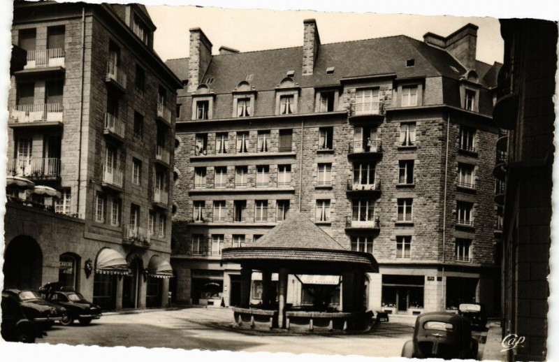 Carte postale ancienne Saint-Malo-Place de la Poissonnerie à Saint-Malo
