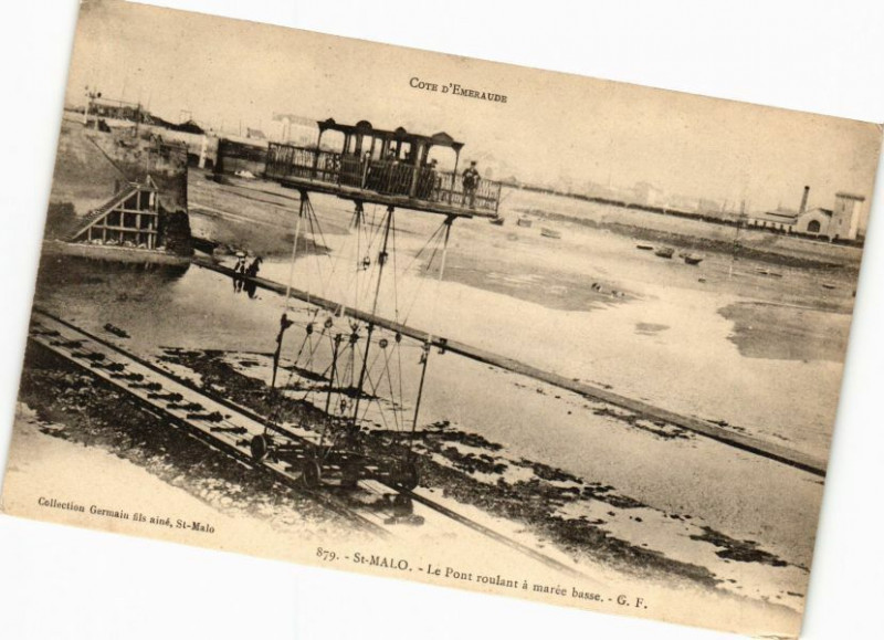 Carte postale ancienne Saint-Malo-Le Pont roulant a marée basse à Saint-Malo