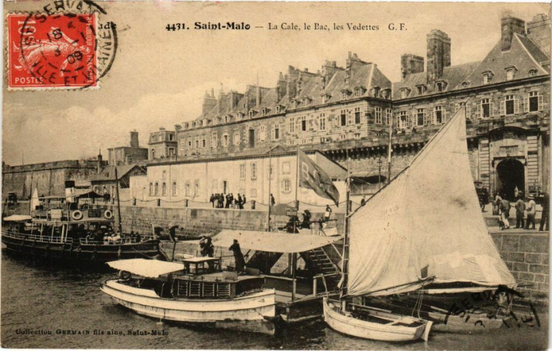 Carte postale ancienne Saint-Malo-La Cale le Bac les Vedettes à Saint-Malo