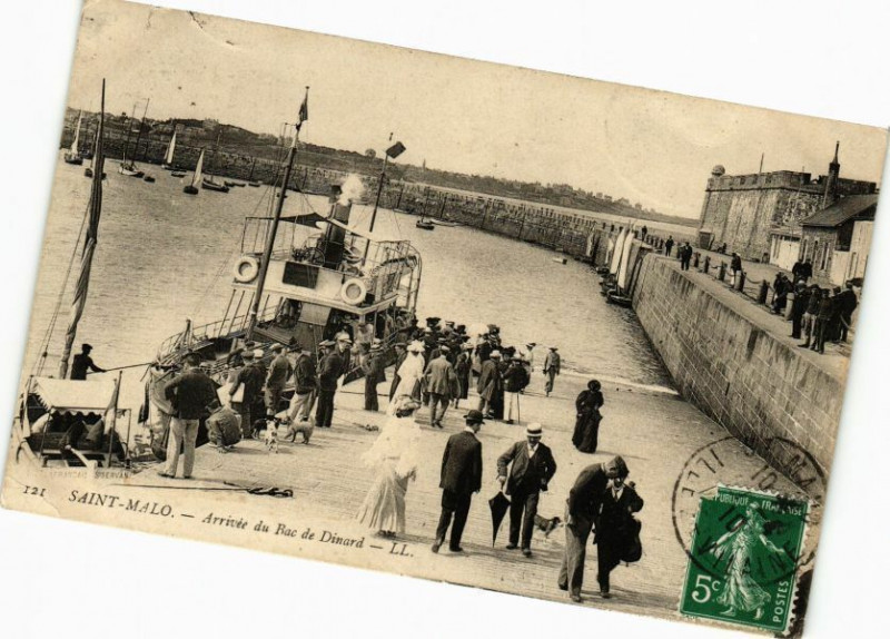 Carte postale ancienne Saint-Malo-Arrivée du Bac de Dinard à Dinard
