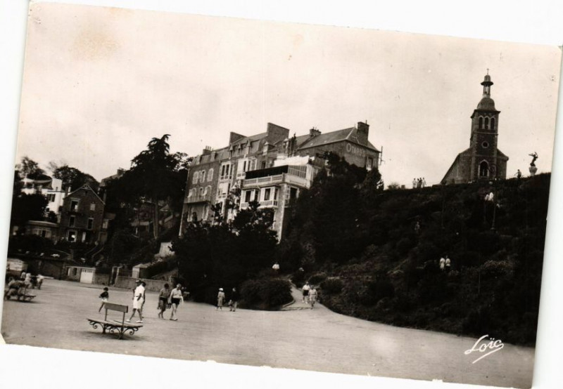 Carte postale ancienne Dinard-Un coin du Prieuré à Dinard