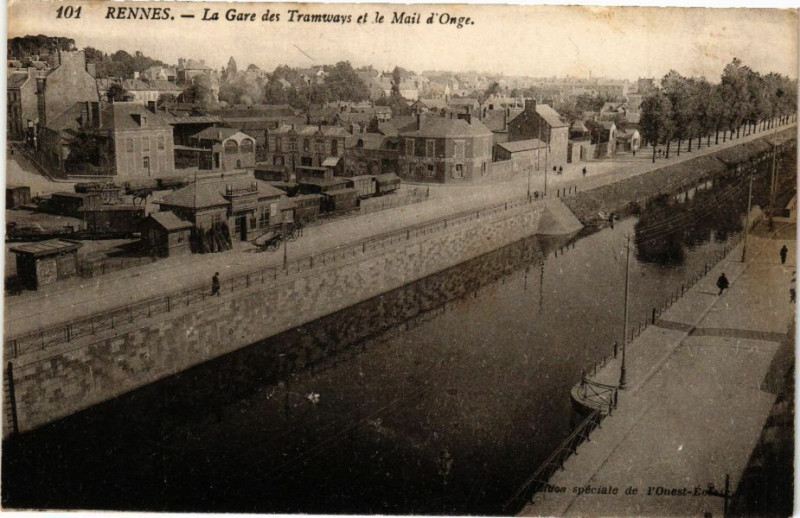 Carte postale ancienne Rennes-Le Gare des Tramways et le Mail d'Onge à Rennes