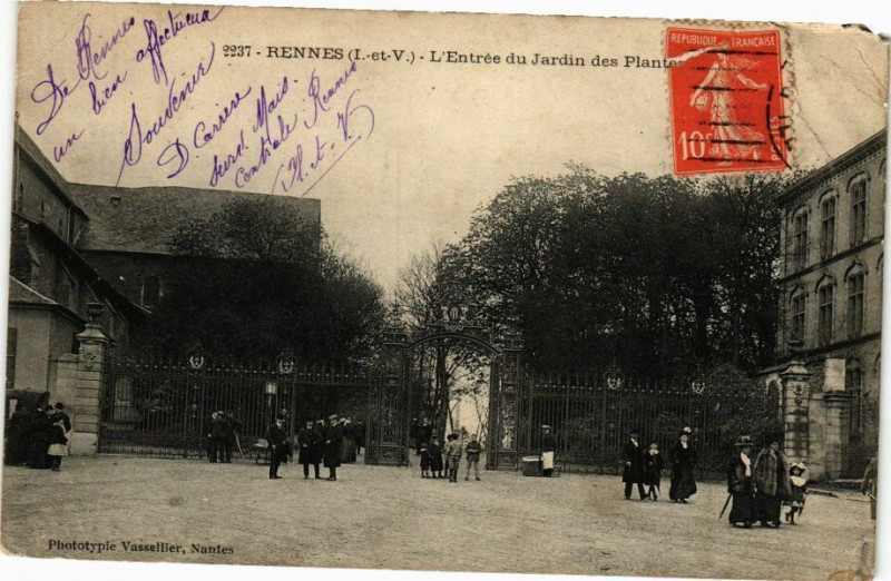 Carte postale ancienne Rennes-L'Entrée du Jardin des Plantes à Rennes
