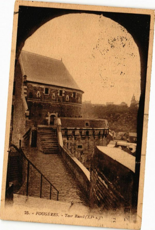 Carte postale ancienne Fougeres-Tour Raoul à Fougères