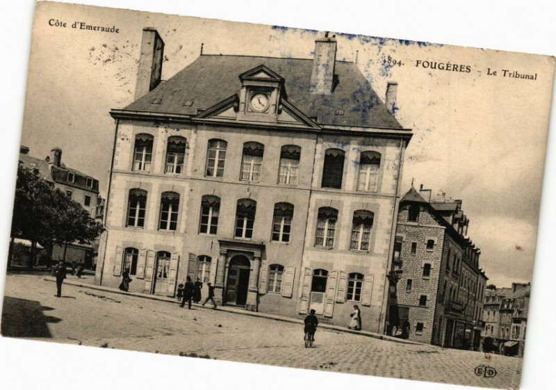 Carte postale ancienne Fougeres-Le Tribunal à Fougères