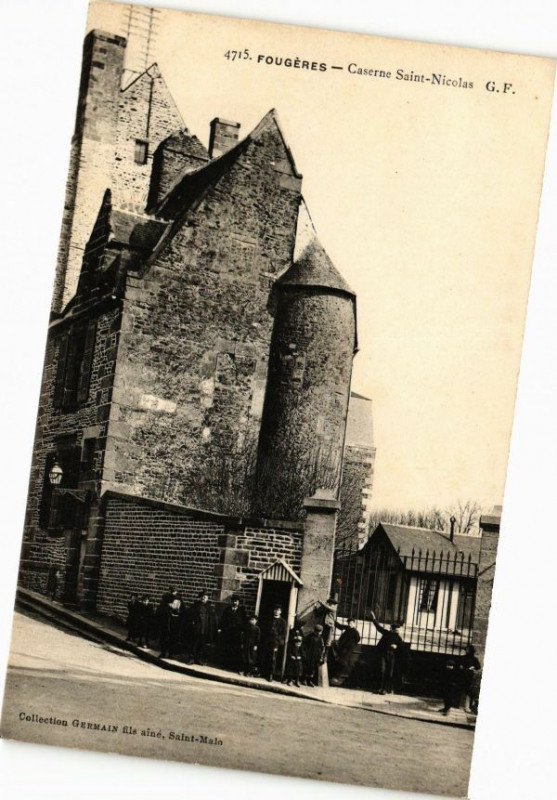 Carte postale ancienne Fougeres-Caserne Saint-Nicolas à Fougères