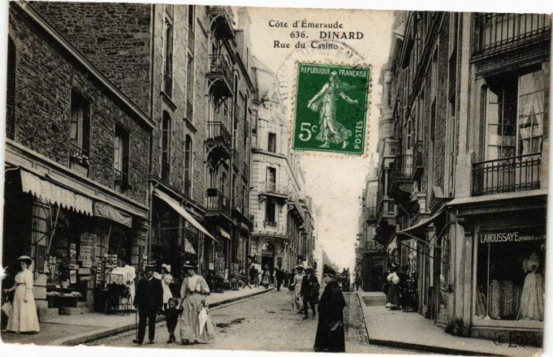 Carte postale ancienne Dinard-Rue du Casino à Dinard